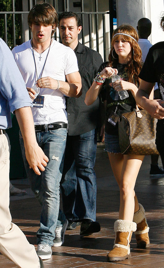 miley_cyrus_shorts-g.jpg
